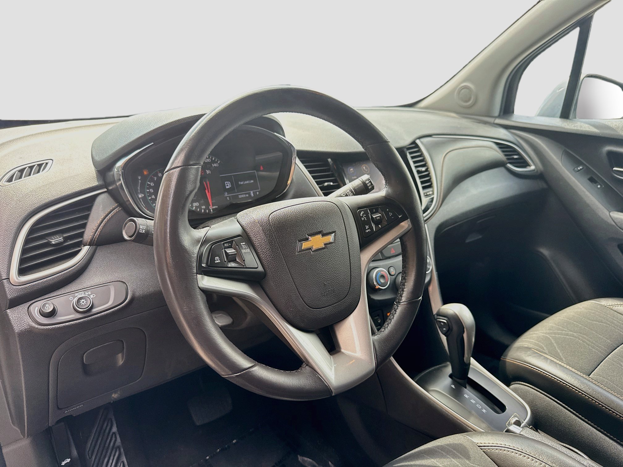 Used 2020 Chevrolet Trax LT w/ Driver Confidence Package FWD image 9