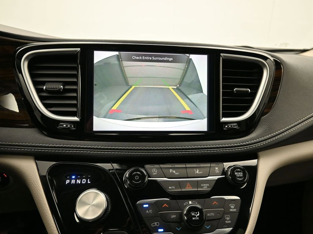 Used 2023 Chrysler Pacifica Limited image 18