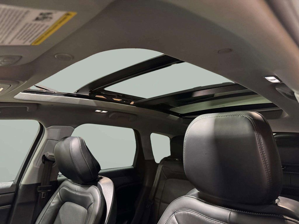 Used 2020 Lincoln Corsair Reserve w/ Equipment Group 202A image 16