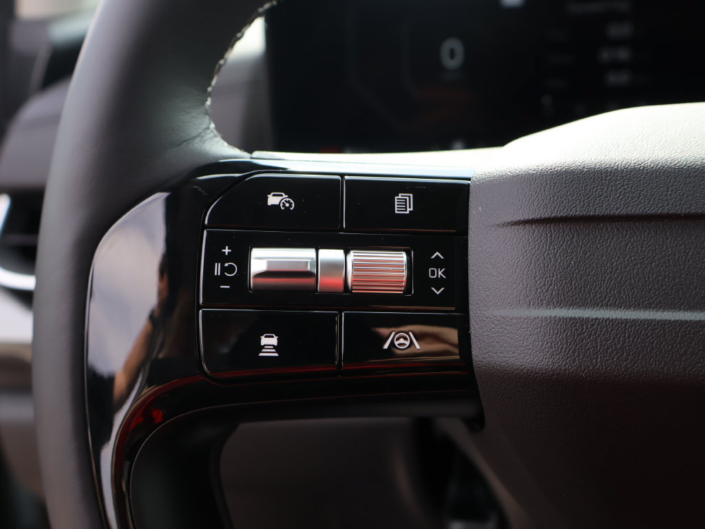 New 2027 Kia Carnival SX FWD image 23