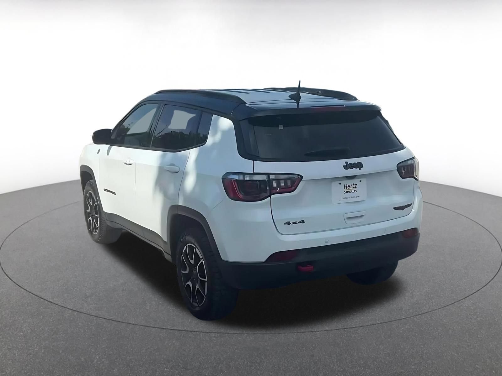 Used 2025 Jeep Compass Trailhawk AWD/4WD image 11