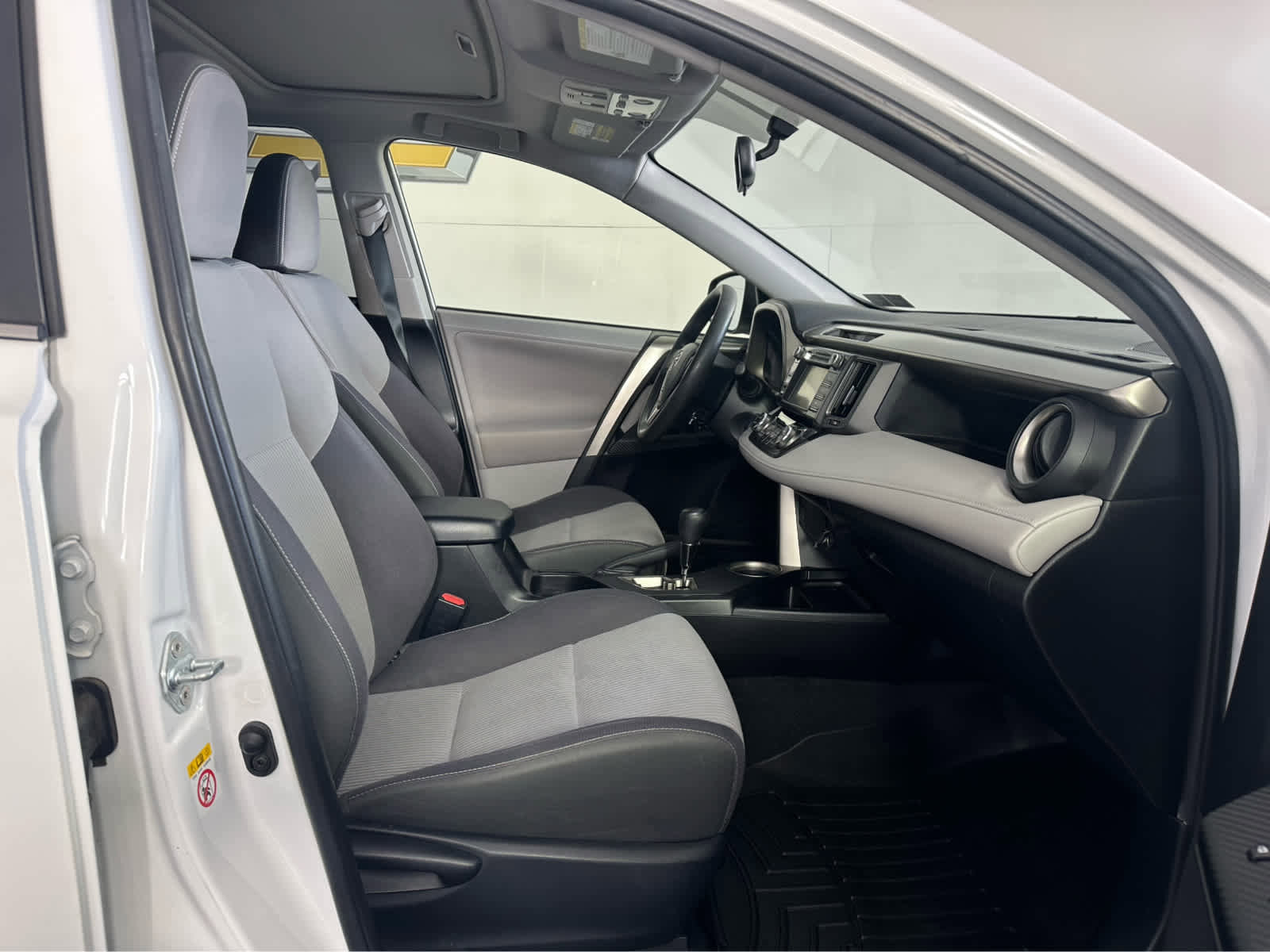 Used 2013 Toyota RAV4 XLE image 19