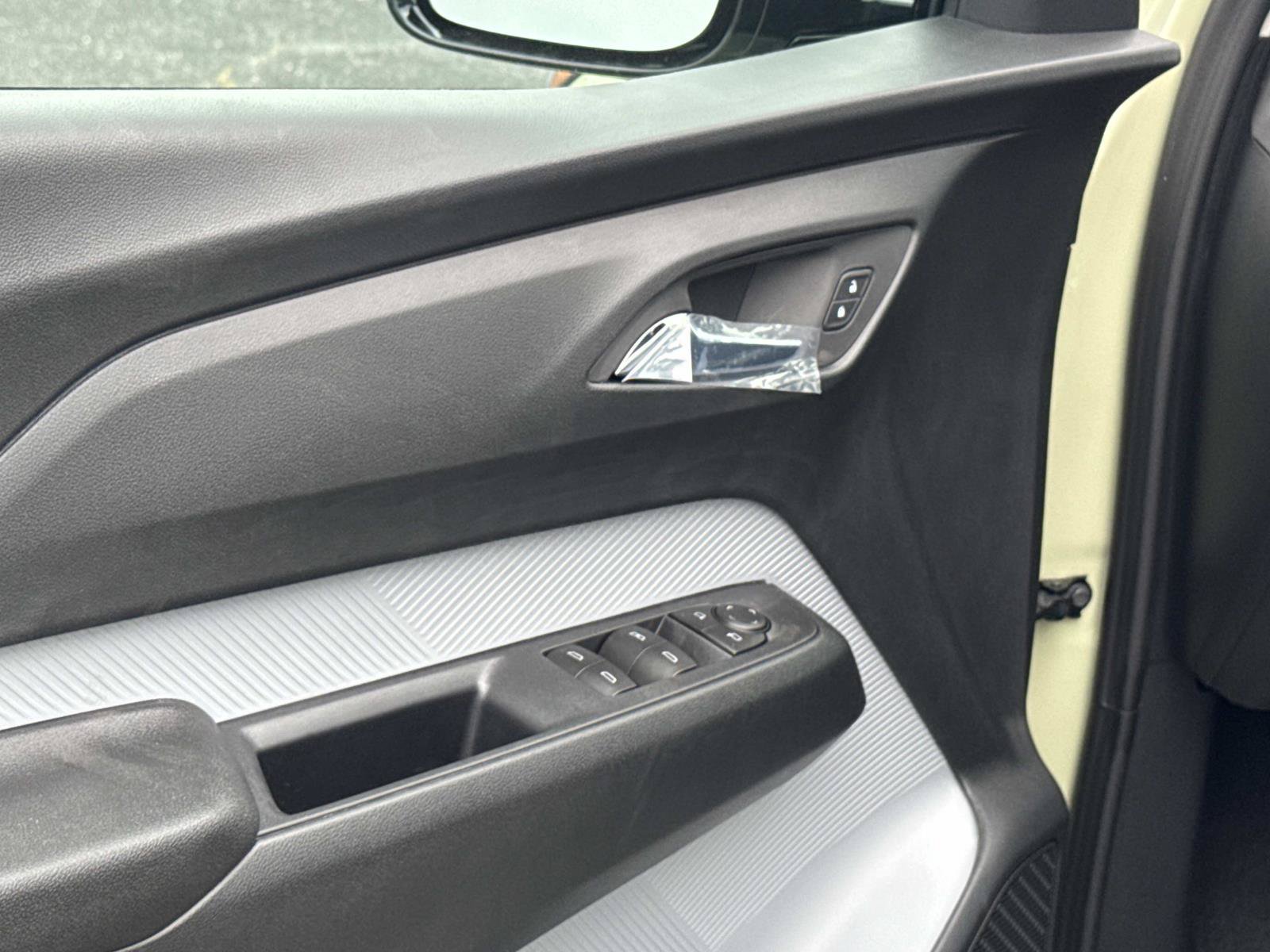 New 2027 Chevrolet Bolt LT w/ Comfort Package FWD image 16