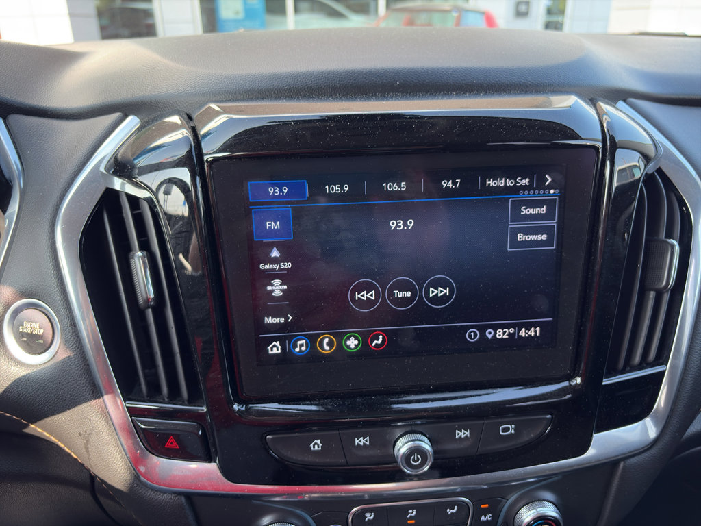 Used 2020 Chevrolet Traverse LT FWD image 2