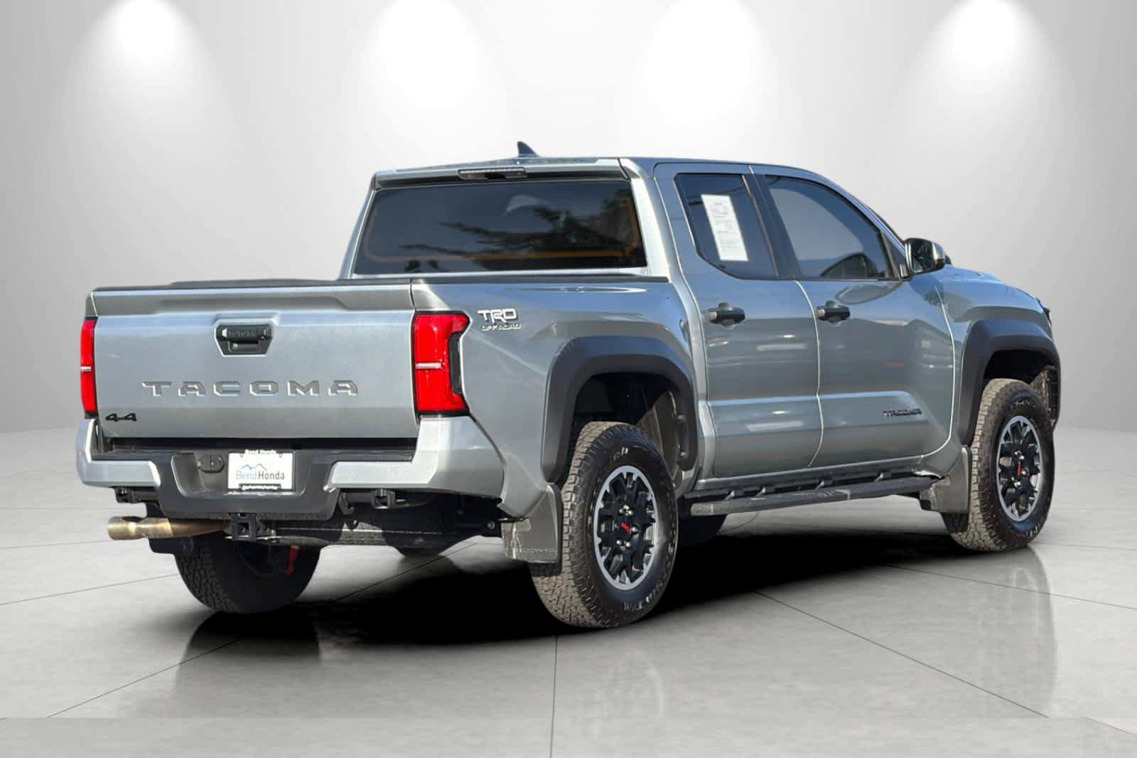 Used 2025 Toyota Tacoma TRD Off-Road AWD/4WD image 2