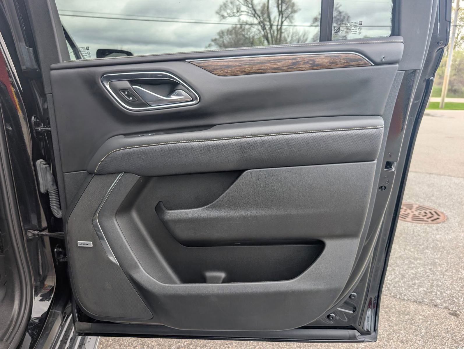 Used 2024 Chevrolet Suburban Premier AWD/4WD image 37