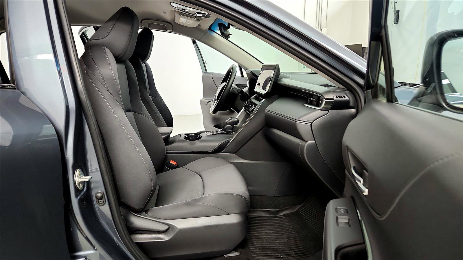 Certified 2024 Toyota Venza LE image 16