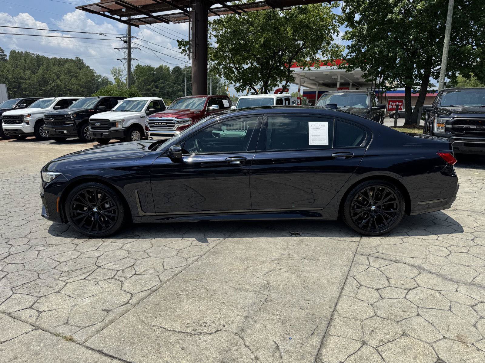Used 2022 BMW 740i w/ M Sport Package RWD image 10