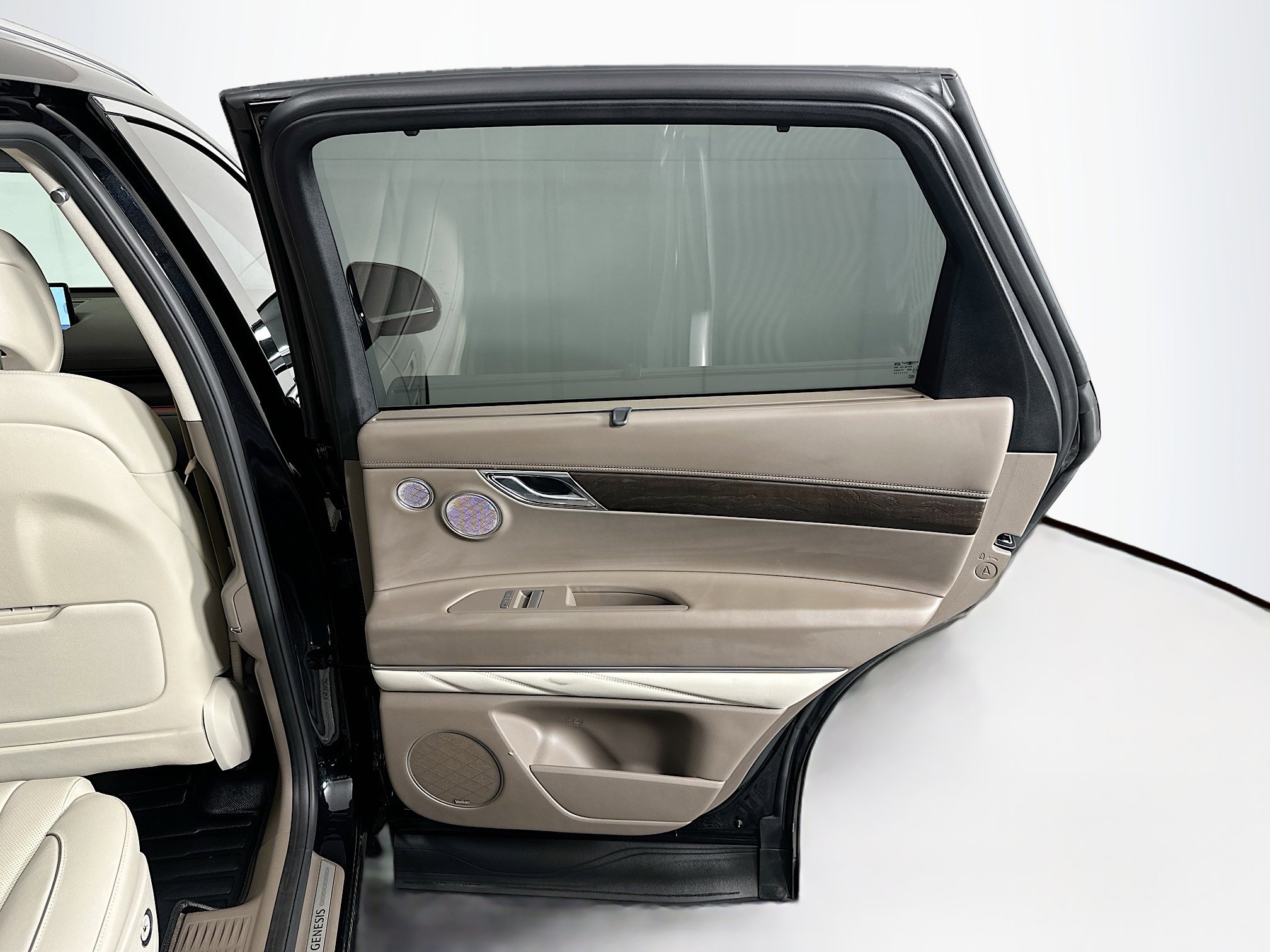 Used 2024 Genesis GV80 3.5T w/ Advanced Package image 33