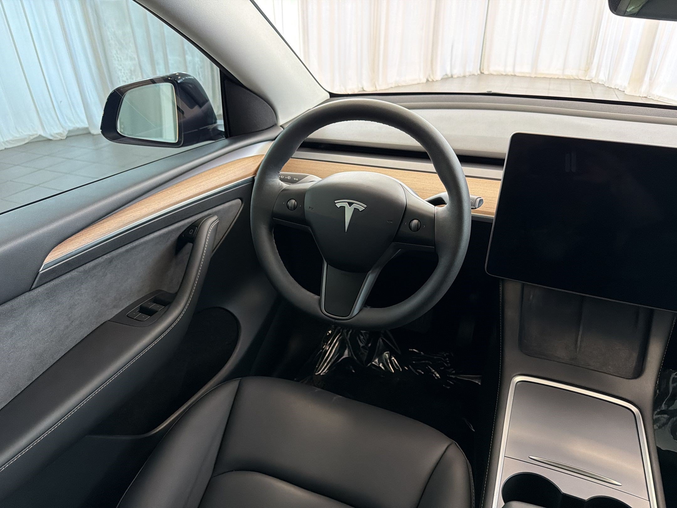 Used 2023 Tesla Model Y 2WD image 27