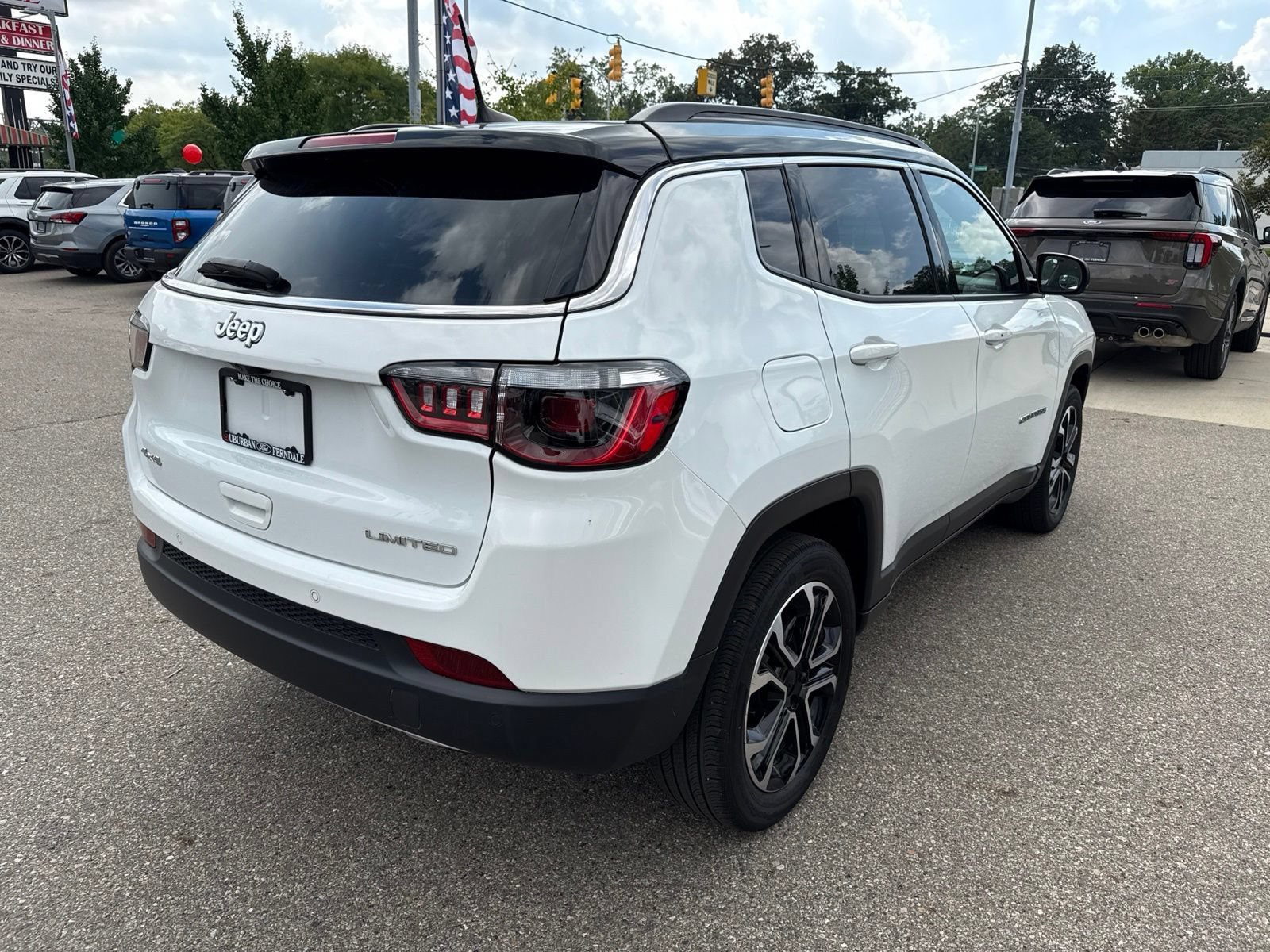 Used 2023 Jeep Compass Limited AWD/4WD image 7