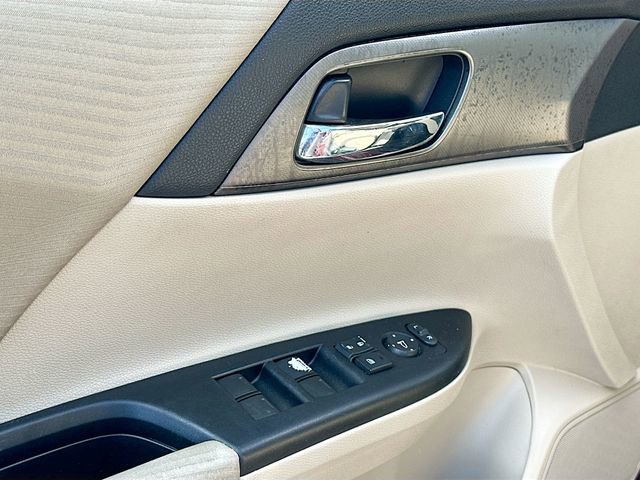 Used 2015 Honda Accord LX image 17