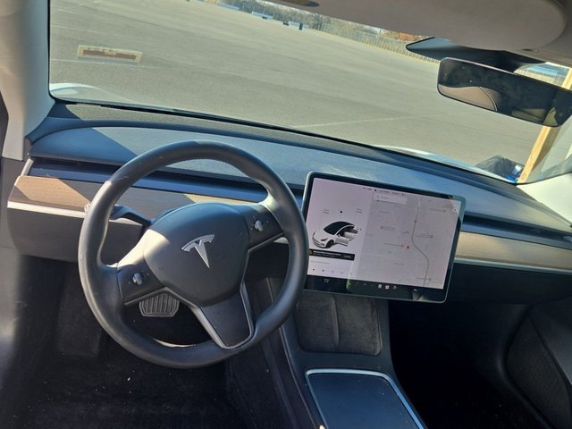 Used 2021 Tesla Model 3 Standard Range Plus image 3