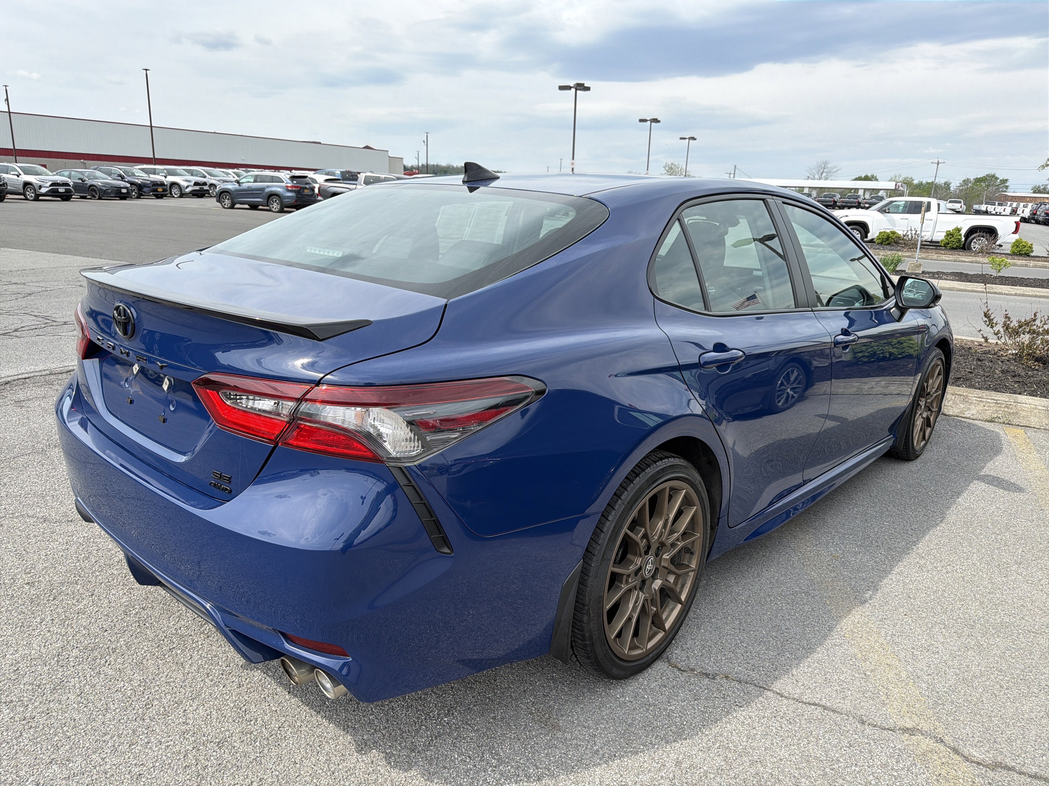 Used 2023 Toyota Camry SE w/ Convenience Package AWD/4WD image 7