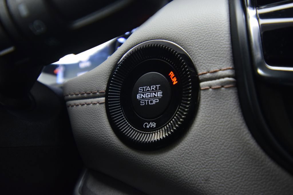 Used 2024 Jeep Compass Limited image 34