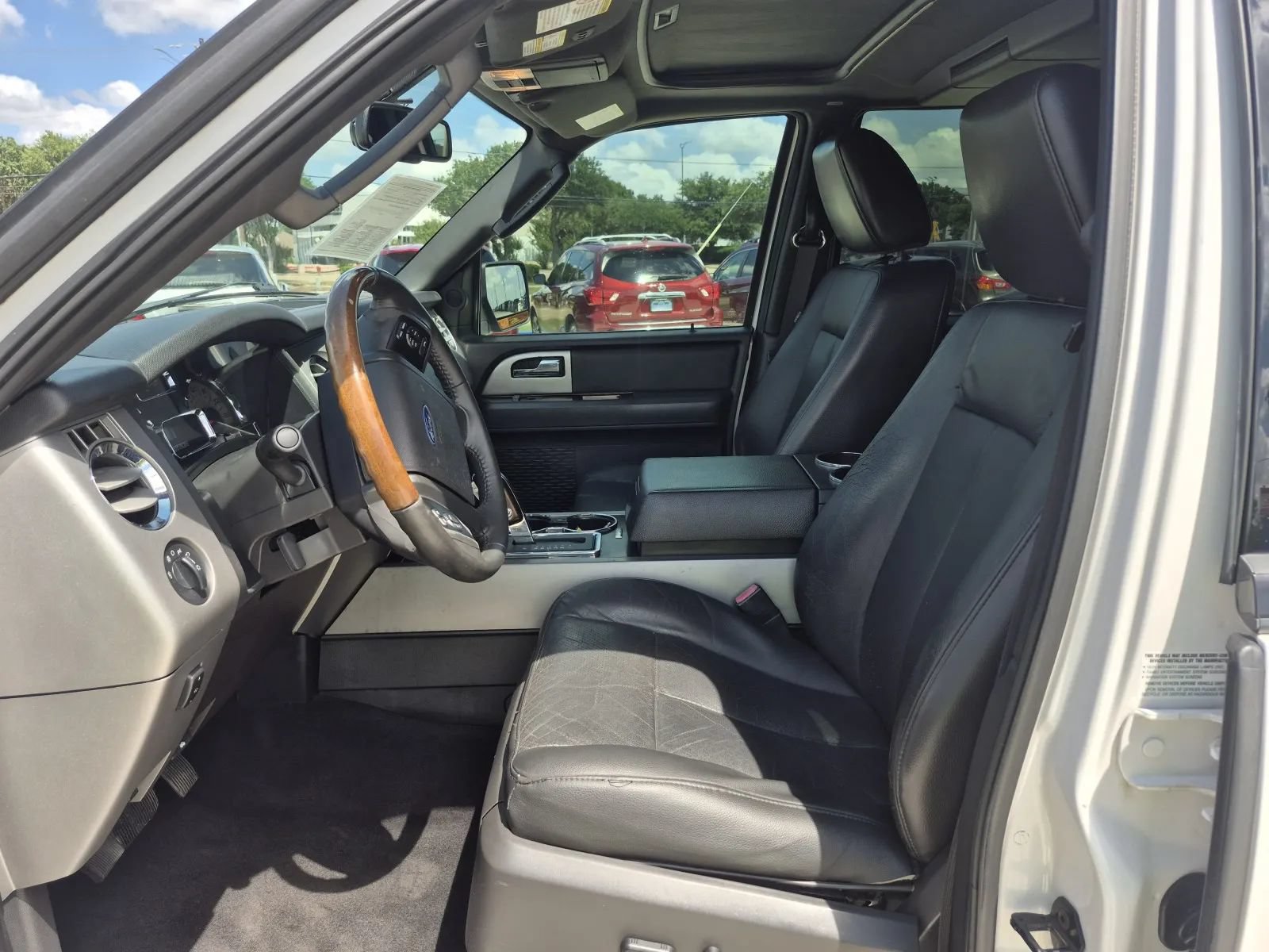 Used 2010 Ford Expedition Limited RWD image 14