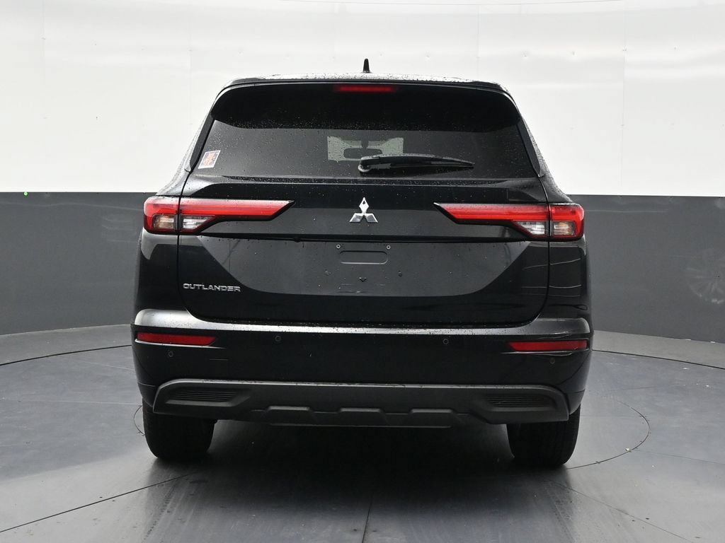 Used 2024 Mitsubishi Outlander ES FWD image 4