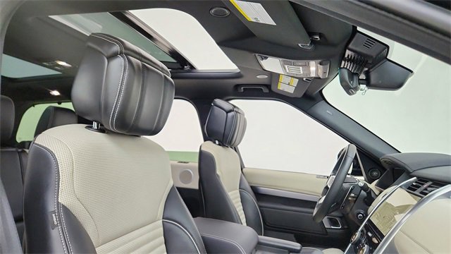 Used 2024 Land Rover Discovery Dynamic SE image 20