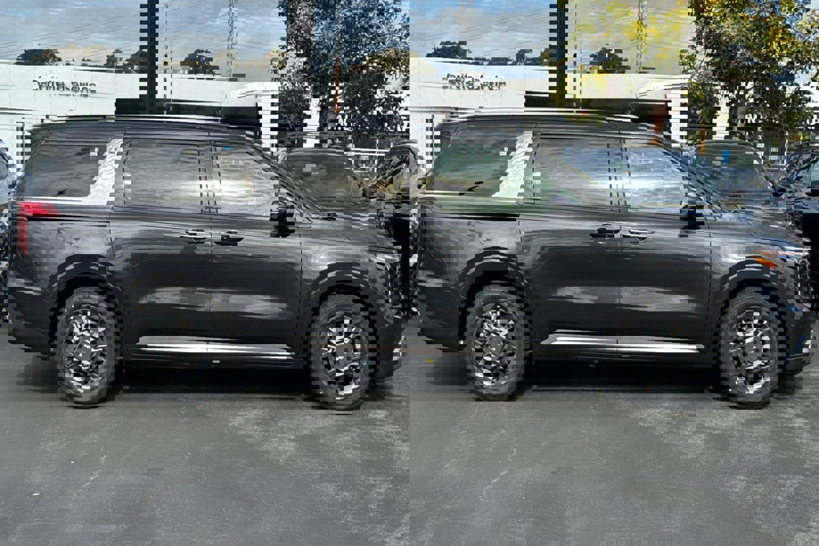 New 2026 Kia Carnival SX image 3