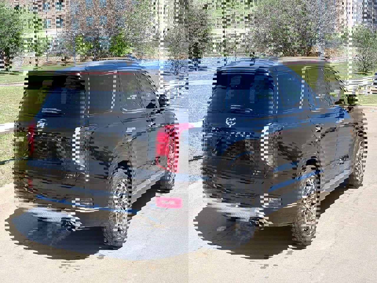 Used 2021 Hyundai Palisade Calligraphy image 4