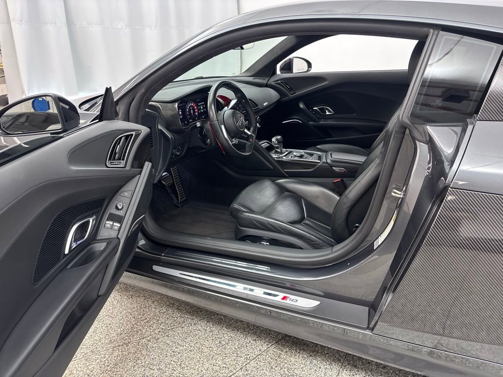 Used 2018 Audi R8 V10 w/ Premium Package image 58