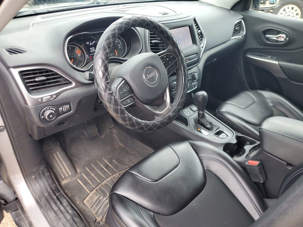 Used 2019 Jeep Cherokee Latitude Plus FWD image 12