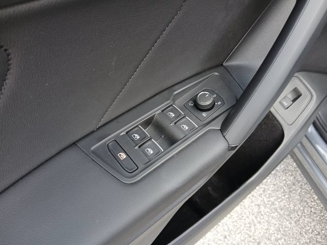 Used 2019 Volkswagen Tiguan SEL Premium w/ 3rd Row Seat Package AWD/4WD image 9