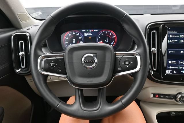 Used 2022 Volvo XC40 T4 Momentum FWD image 23