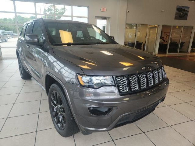 Used 2021 Jeep Grand Cherokee Laredo X AWD/4WD image 2
