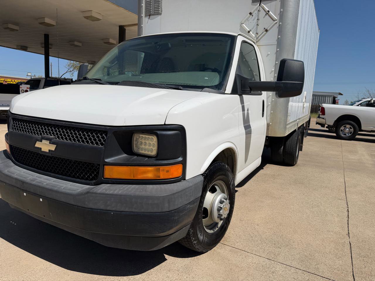 Used 2017 Chevrolet Express 3500 RWD image 9