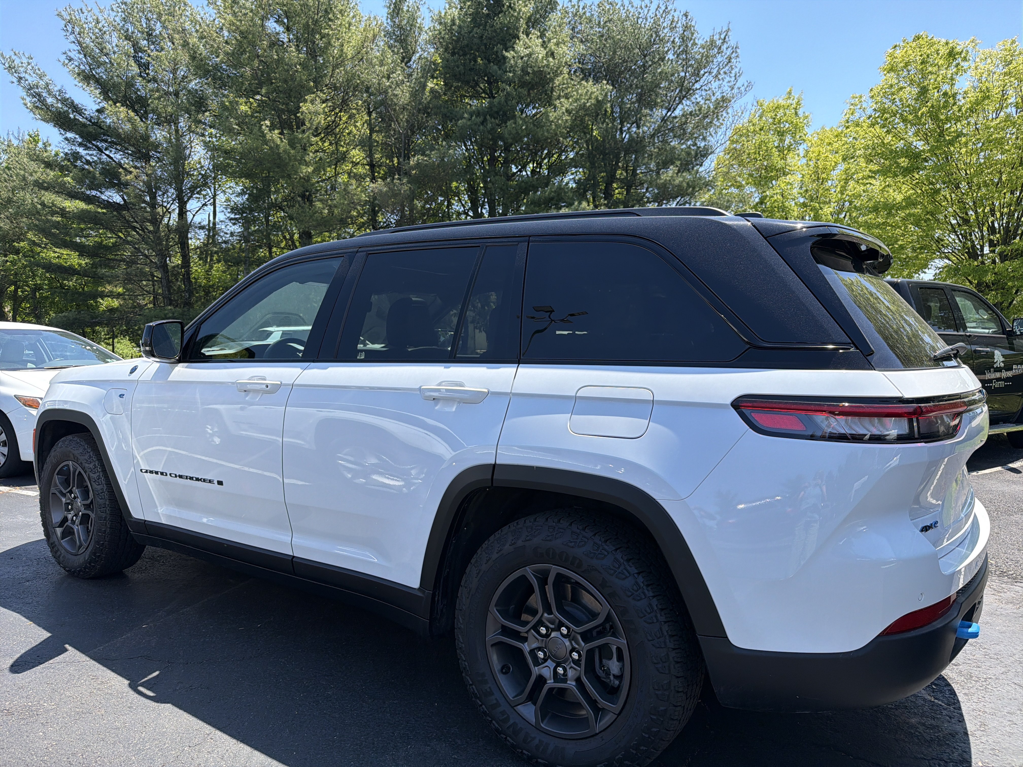 Used 2024 Jeep Grand Cherokee Trailhawk w/ Advanced Protech Group II AWD/4WD image 5