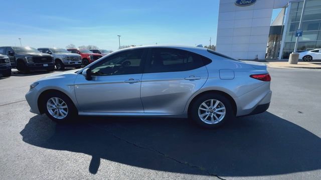 Used 2025 Toyota Camry LE FWD image 5