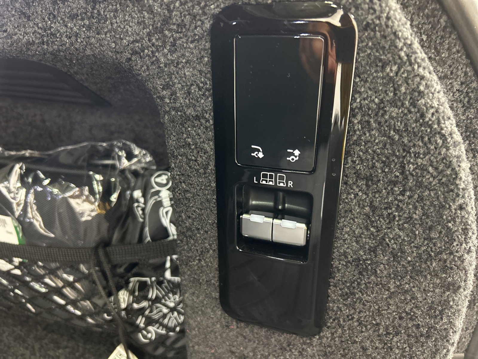 Used 2025 Land Rover Range Rover SE image 22