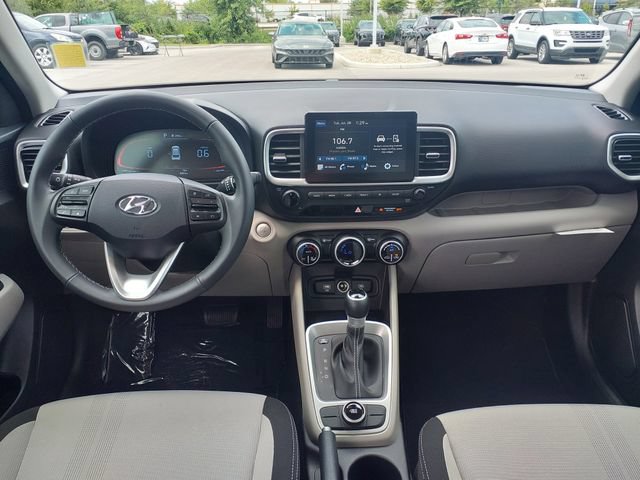 Certified 2025 Hyundai Venue SEL FWD image 12