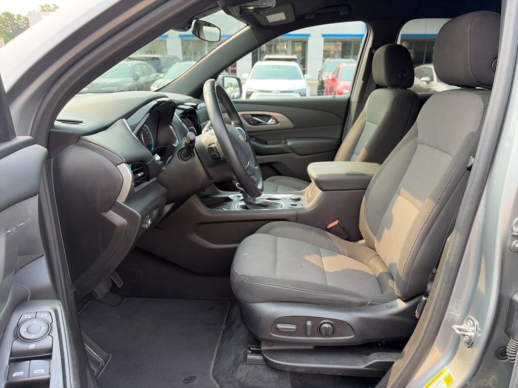 Used 2023 Chevrolet Traverse LT FWD image 16