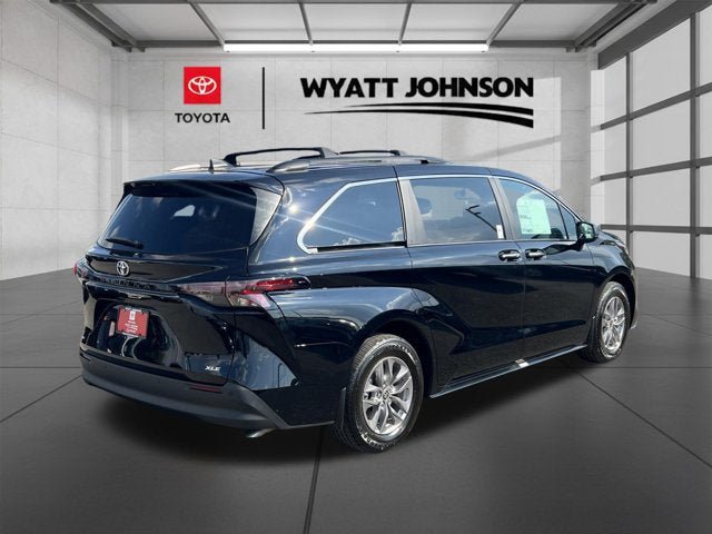 New 2026 Toyota Sienna XLE FWD image 5