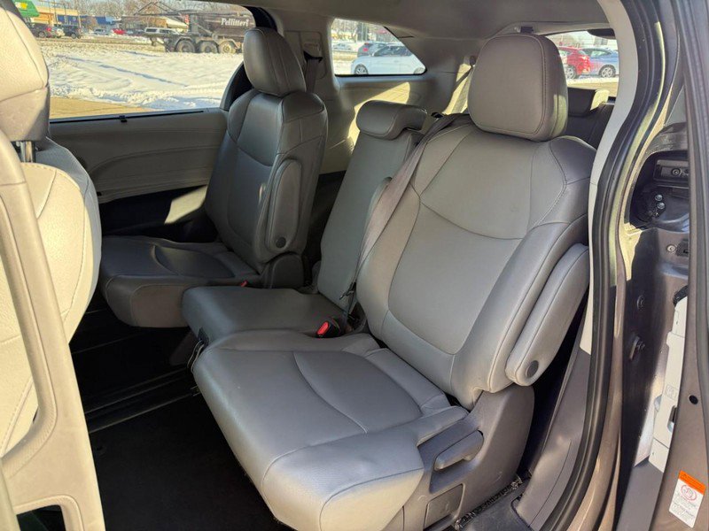 Used 2021 Toyota Sienna XLE image 11