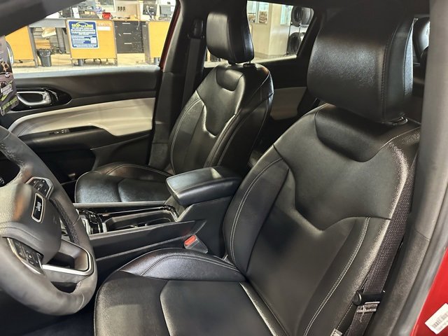 Used 2025 Jeep Compass Limited image 19