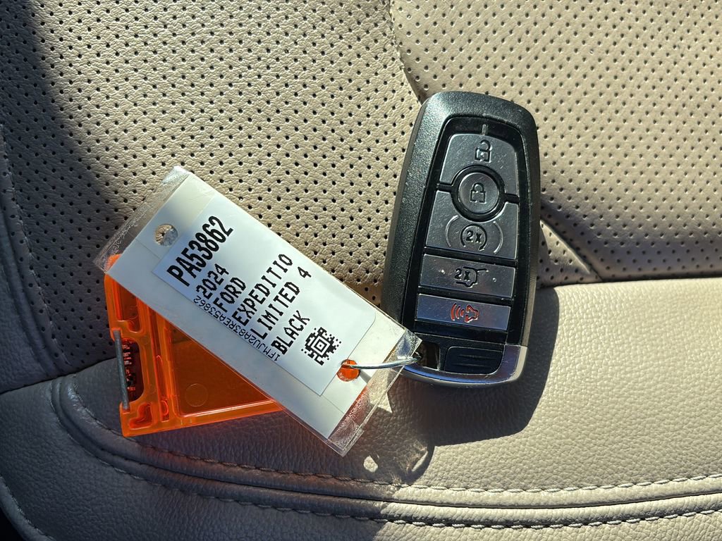 Used 2024 Ford Expedition Limited image 43