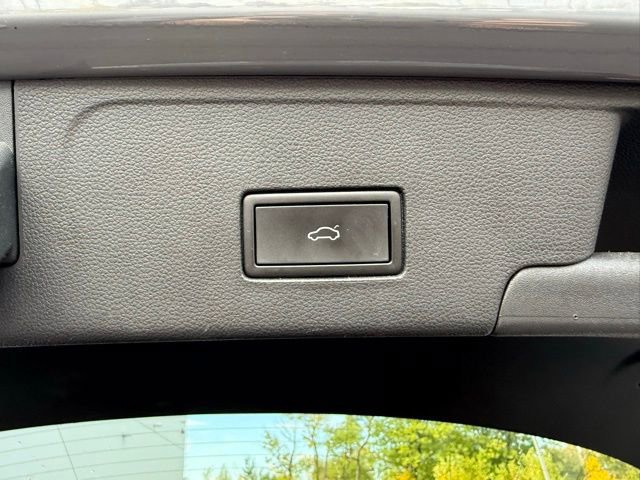 Certified 2021 Volkswagen Atlas Cross Sport SE image 28