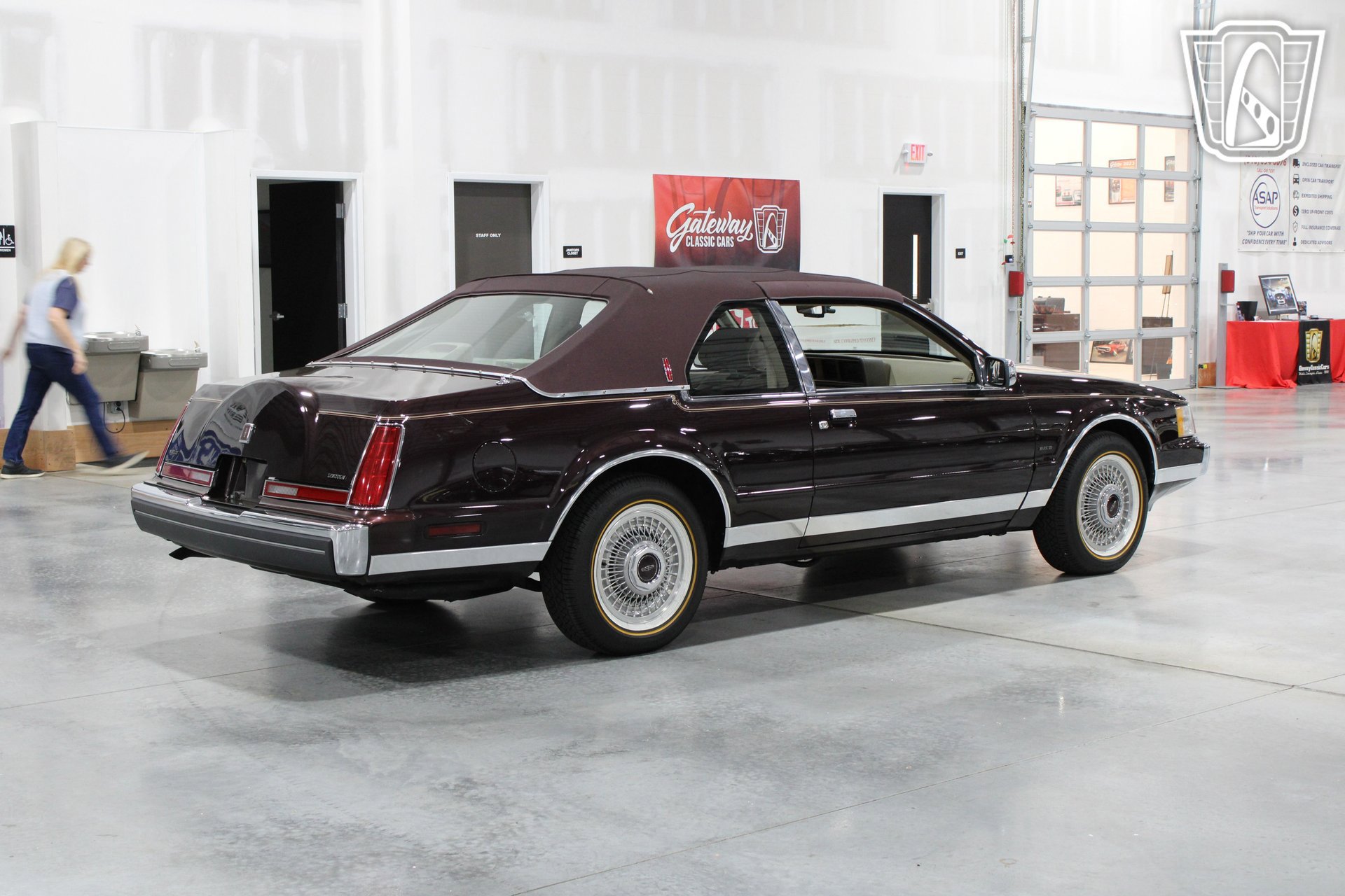 Used 1988 Lincoln Mark VII Blass image 4