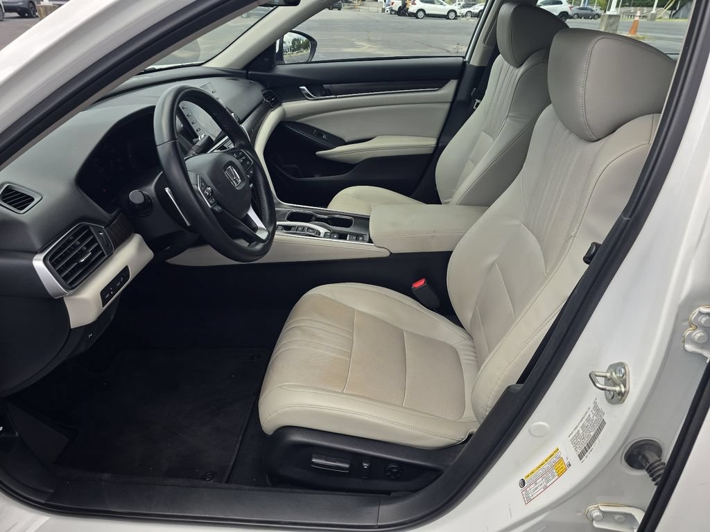 Used 2018 Honda Accord Touring image 12