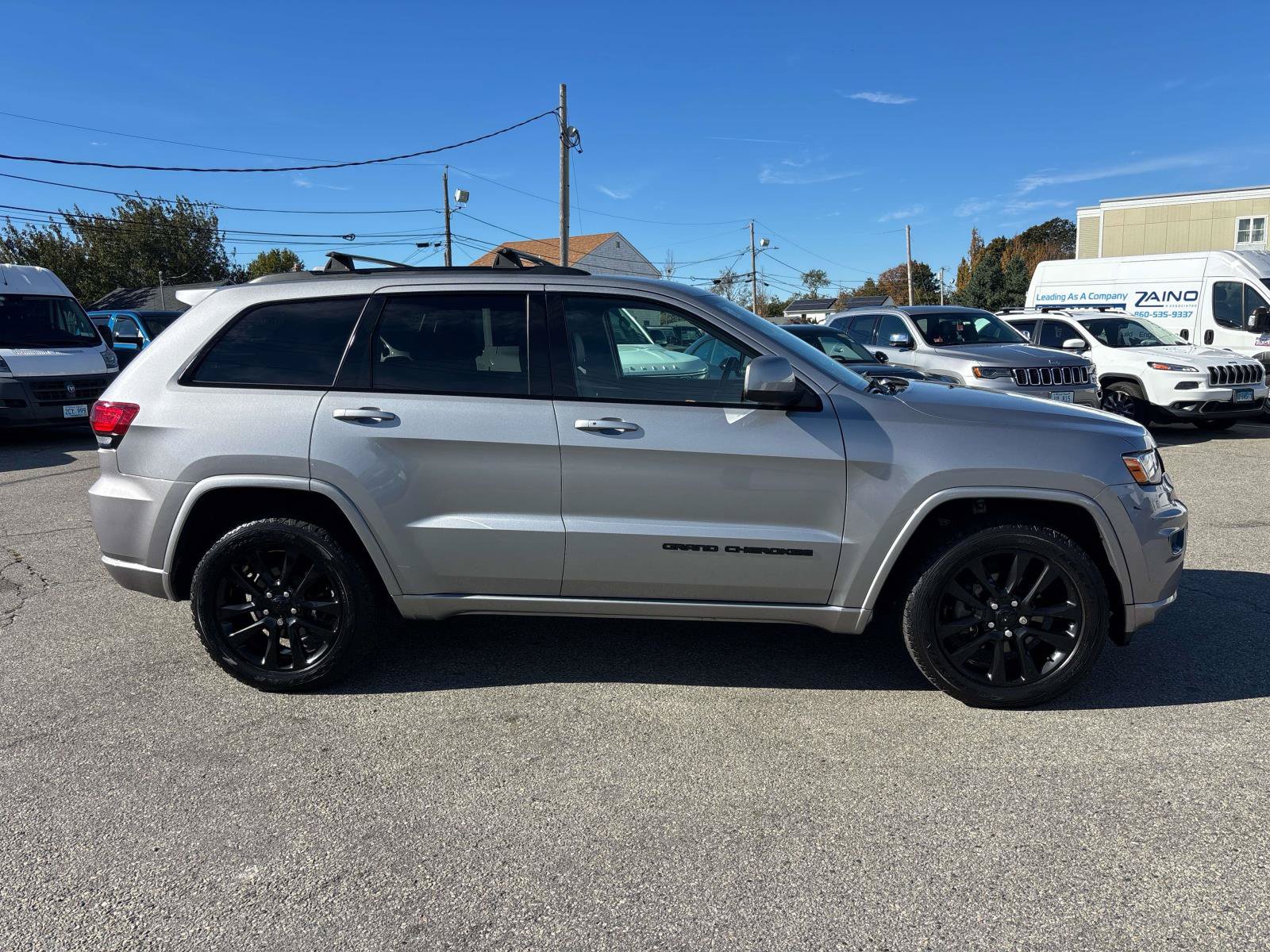 Certified 2019 Jeep Grand Cherokee Altitude AWD/4WD image 2