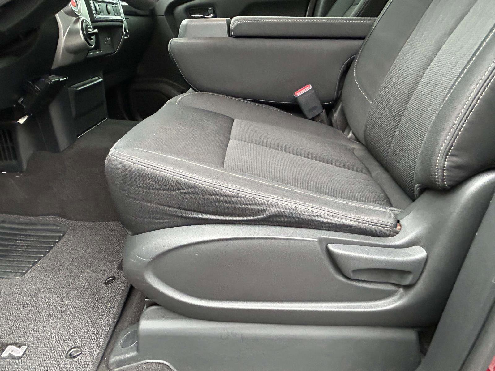 Used 2019 Nissan Titan SV image 15