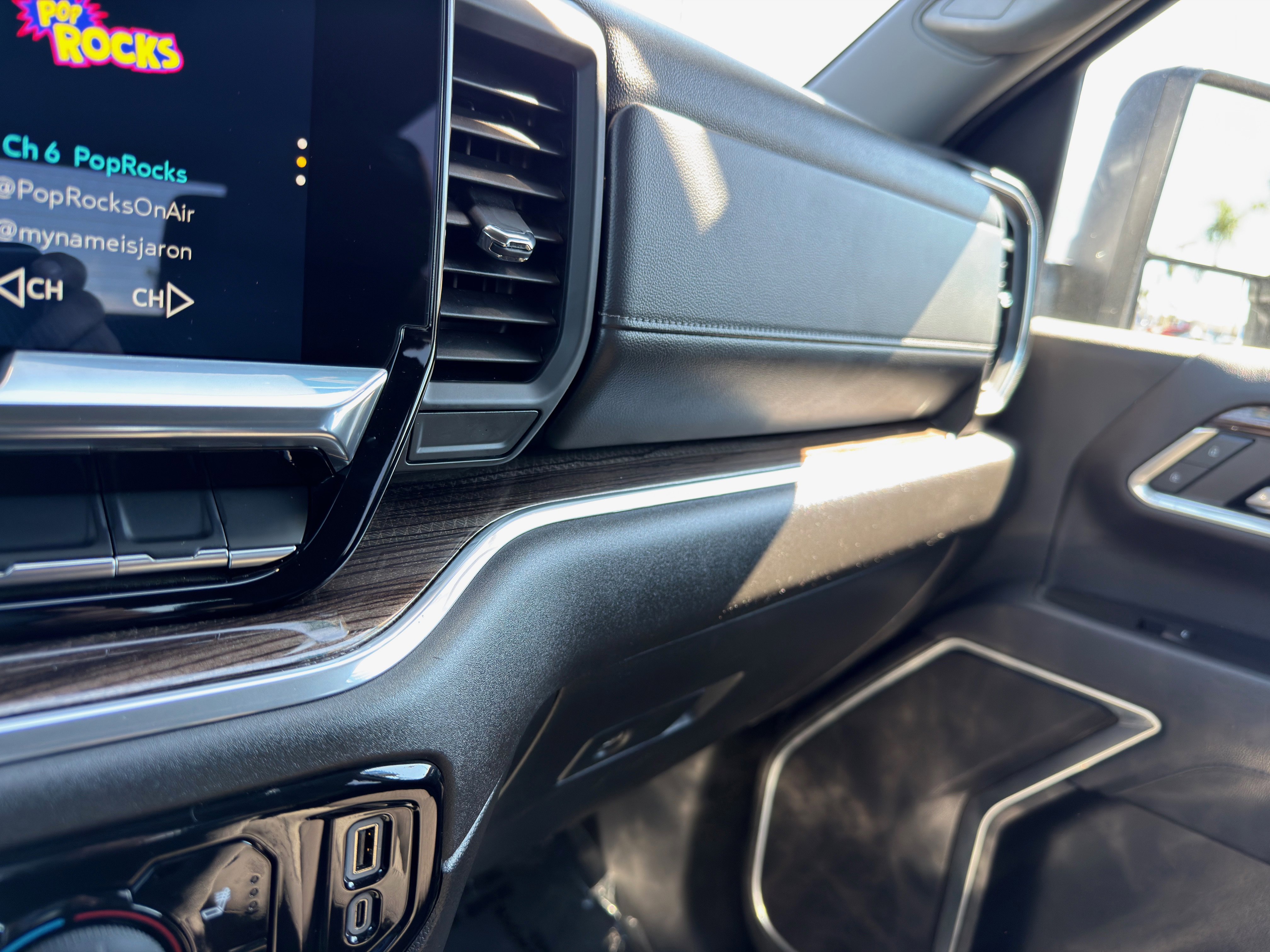 Used 2025 Chevrolet Silverado 2500 LT w/ Convenience Package image 40