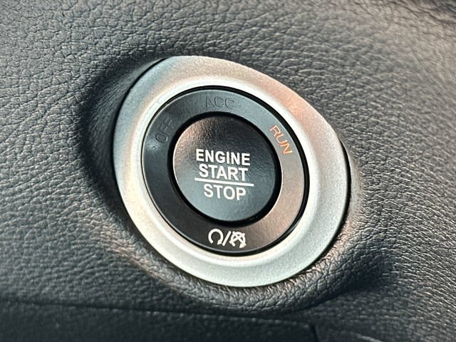 Used 2025 Chrysler Pacifica Limited AWD/4WD image 38