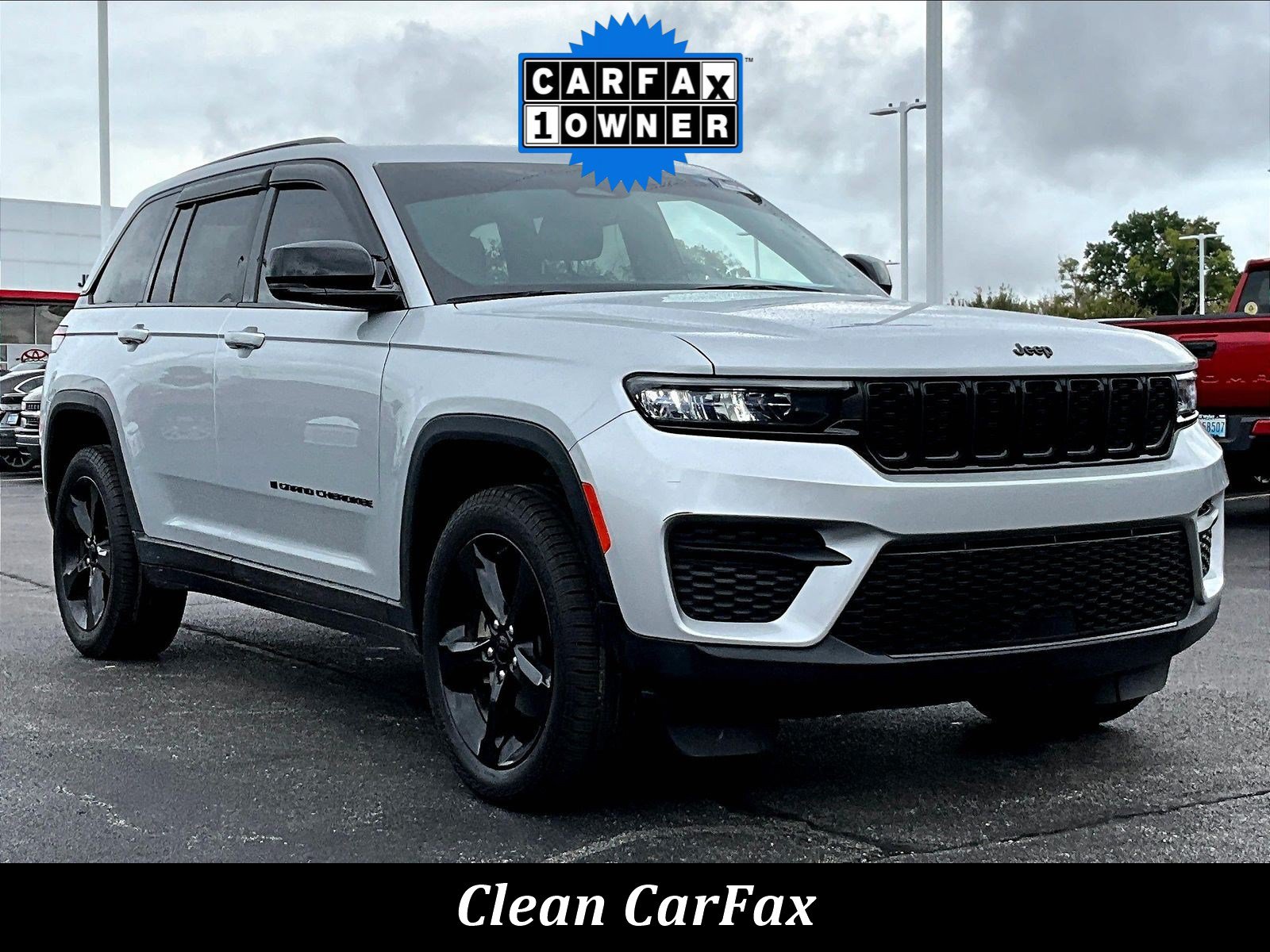 Used 2024 Jeep Grand Cherokee Altitude AWD/4WD image 3