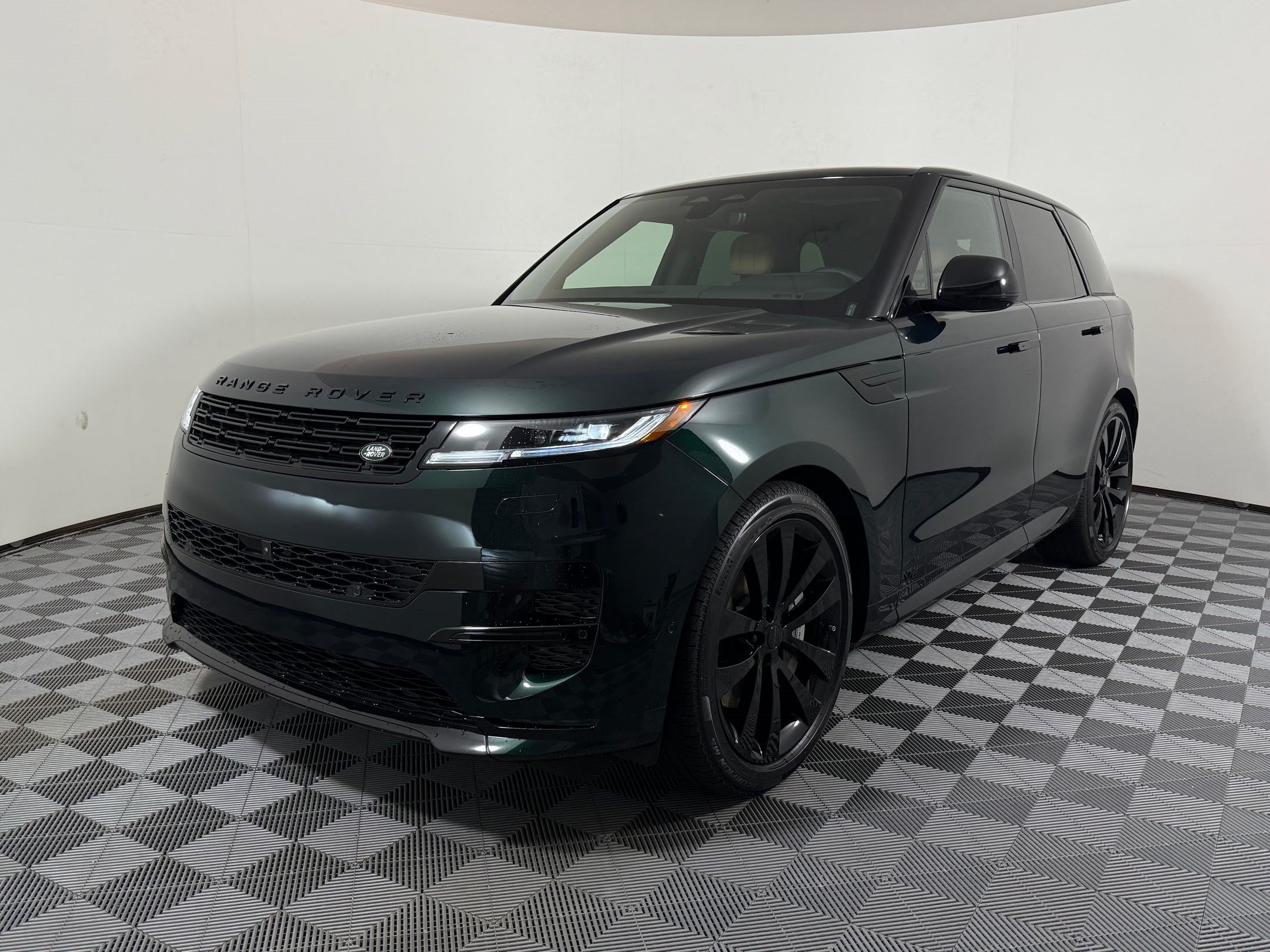 New 2026 Land Rover Range Rover Sport Dynamic SE AWD/4WD image 1