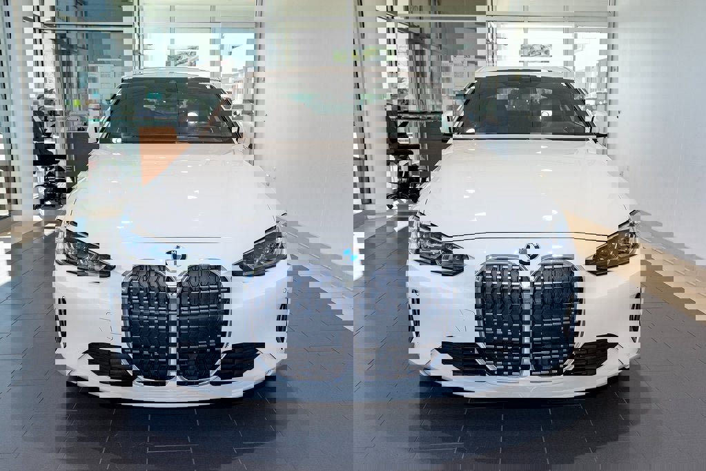 Used 2021 BMW 430i xDrive Coupe w/ Premium Package image 2