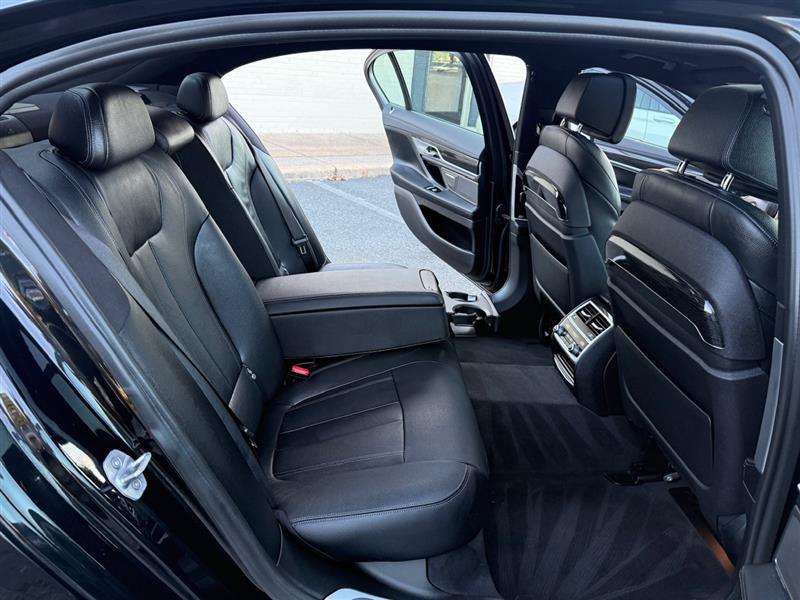 Used 2018 BMW 750i xDrive AWD/4WD image 22